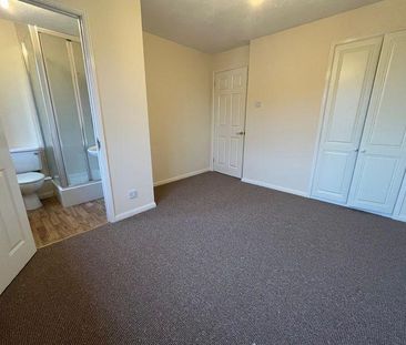 2 bedroom end of terrace house to rent - Photo 2