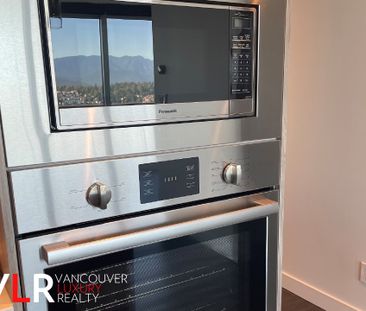 Condo in Burnaby, BC - Photo 4