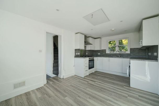 Meadrow, Godalming - 2 bedrooms Property for lettings - Seymours - Photo 1