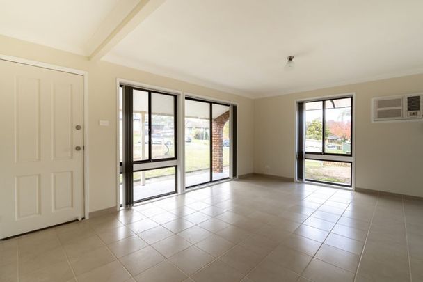 Family Home - Water Usage Included In Rent - Photo 1