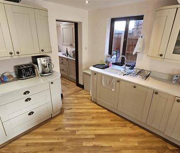 3 bedroom detached house to rent - Photo 3