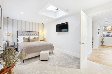 3 bedroom house in South Kensington - Photo 4