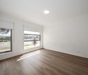 Sleek Style Meets Space: Contemporary Four-Bedroom Home in Highly S... - Photo 4