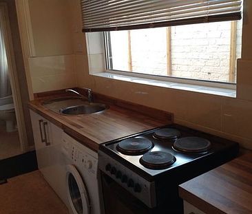 *** Fantastic Three bed student home 1 minute from uni !!! *** - Photo 4