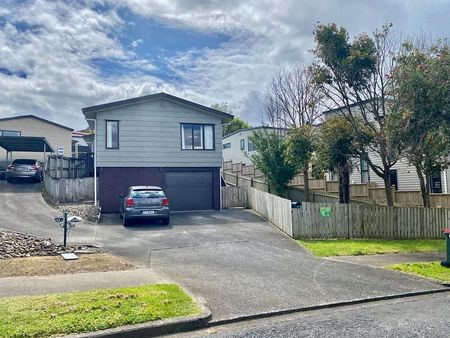 Charming 3BR Home in Botany Downs - Photo 3