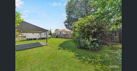 Charming Cottage Awaits You ! - Photo 5