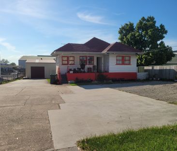 Coopers Plains - Photo 1