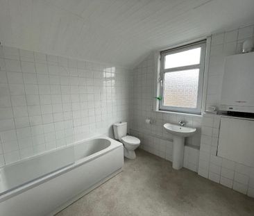 3 bedroom semi-detached house to rent - Photo 6