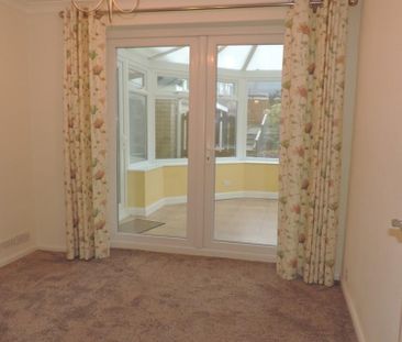 2 bedroom semi-detached bungalow to rent - Photo 2