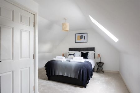 5 Bed, House - Photo 5