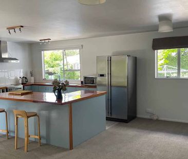 Spacious 3 Bed, 2 Bath Home w garage & workshop - Photo 2