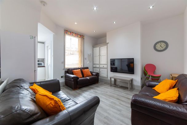 6 bed terraced house to rent in Osborne Road, Jesmond, NE2 - Photo 1