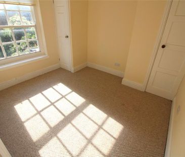 4 bedroom semi-detached house to rent - Photo 4