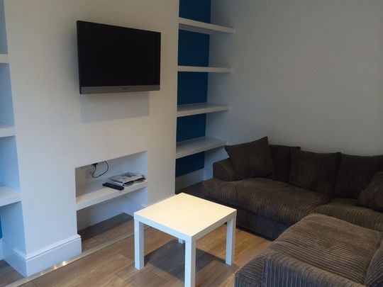 4 bedroom terraced house to rent - Photo 1