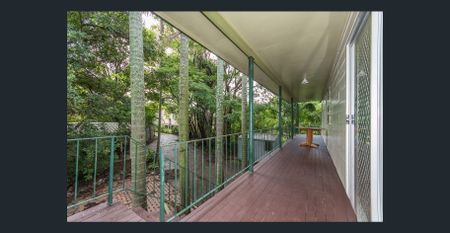 Spacious 3-Bedroom Home with Pool in the Heart of Mitchelton - Photo 2
