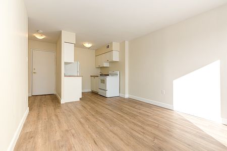 Lancelot Apartments - Photo 2