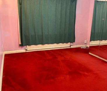 4 bedroom semi-detached house to rent - Photo 3