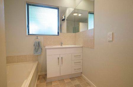 Quiet and private home in a central location - Photo 3