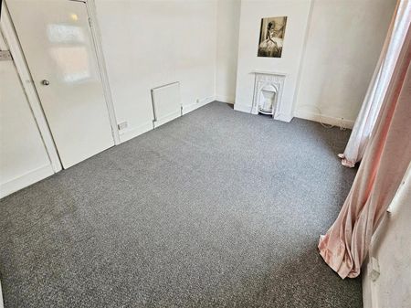 2 Bedroom House to Rent in Fuller Street, Kettering, NN16 - Photo 3