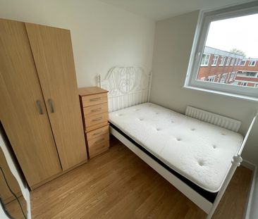 Room in a Shared Flat, Blomfield Court, SW11 - Photo 3