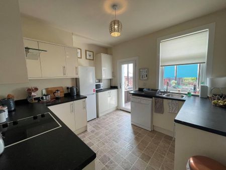 4 bedroom bungalow to rent - Photo 2