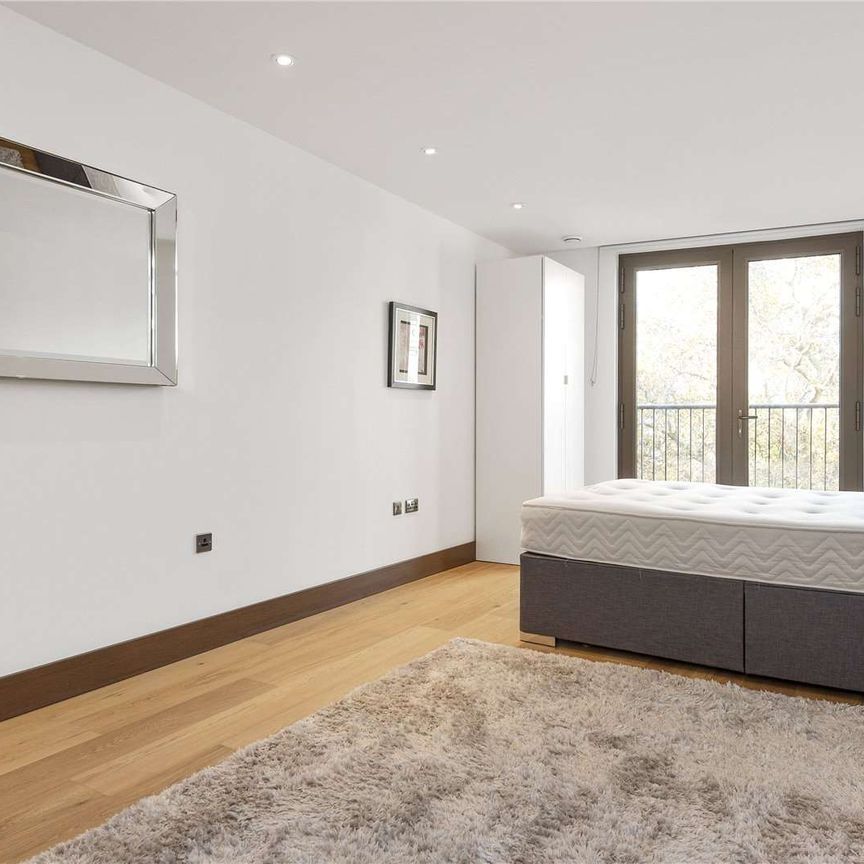 Unique and spacious two bedroom apartment within one of London most modern and desirable residential developments in EC4. - Photo 1