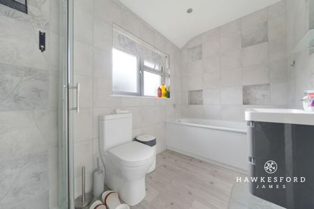 3 bedroom semi-detached house to rent - Photo 4