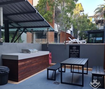 Stylish Riverside Living in the Heart of Teneriffe - Photo 5