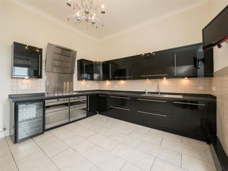 3 bedroom flat to rent - Photo 5