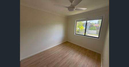 Beatifully Presented Townhome in versatile complex - Photo 3