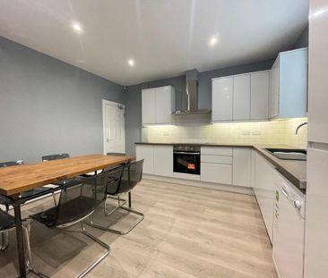 4 bedroom terraced house to rent - Photo 5