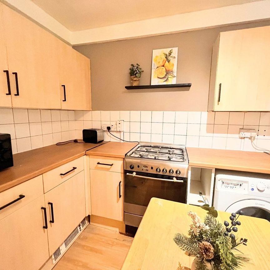 Room in a Shared Flat, Bunbury House, SE15 - Photo 1