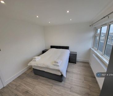 1 bedroom in a house share to rent - Photo 2