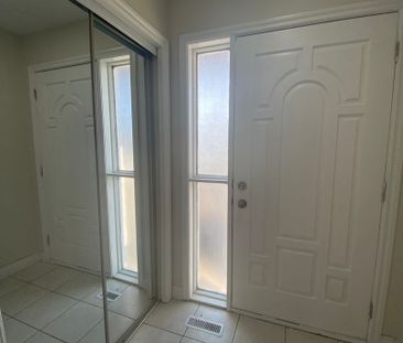 Beautiful 3-Bedroom Main Floor for Rent in Martindale - Photo 5