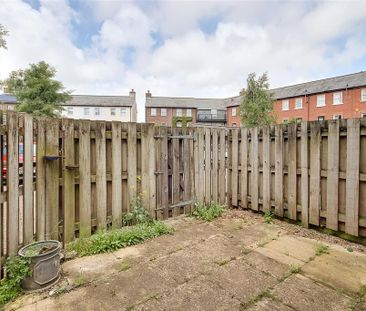 4 bedroom end of terrace house to rent - Photo 5