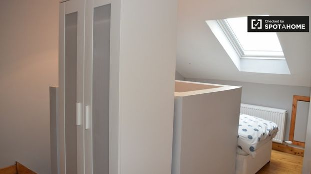 Room for rent in 4-bedroom apartment in Glasnevin, Dublin - Photo 1