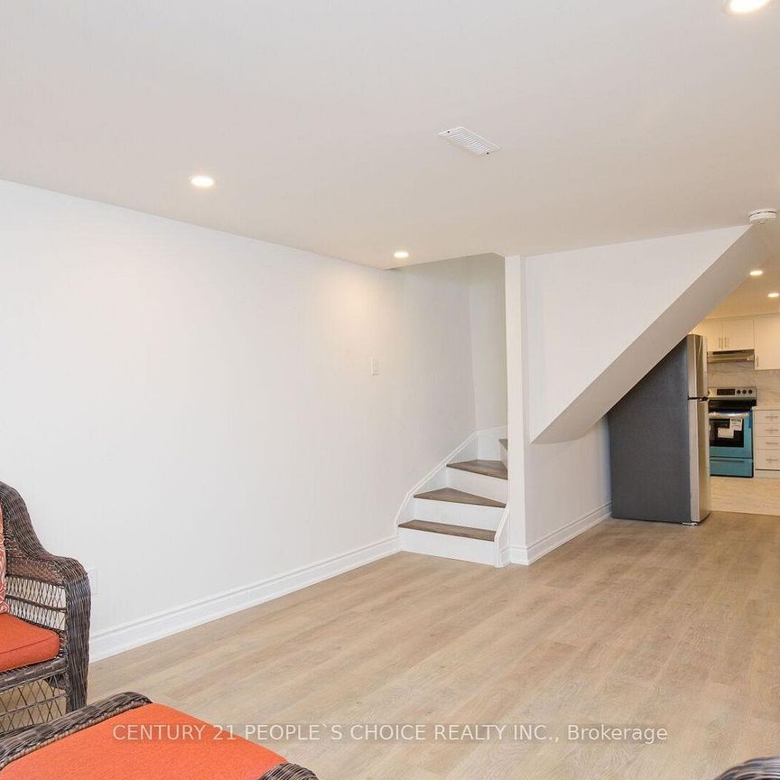 For Lease - 2 Betteridge Lane, Toronto, Ontario - Photo 1