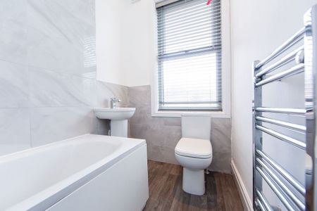 B Inglewood Terrace, Leeds - Photo 4