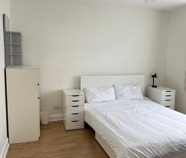 Room in a Shared House, Eastern Avenue, IG2 - Photo 1