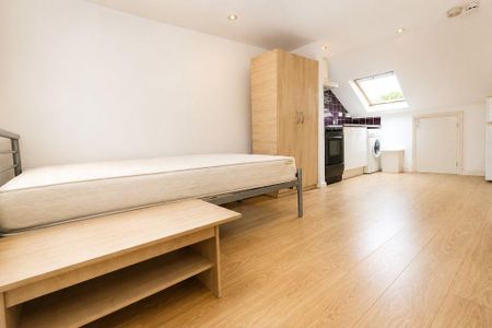 Studio to rent - Photo 2