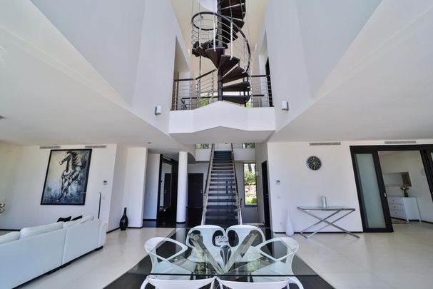 5 bedroom luxury Townhouse for rent in Sierra Blanca, Spain - Photo 1