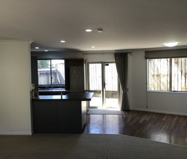 Check out this great three bedroom townhouse! - Photo 1