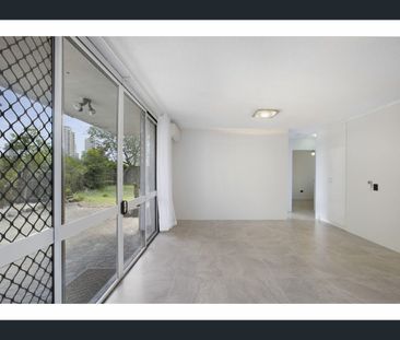 2/33 Darrambal Street, Surfers Paradise, Qld 4217 - Photo 5