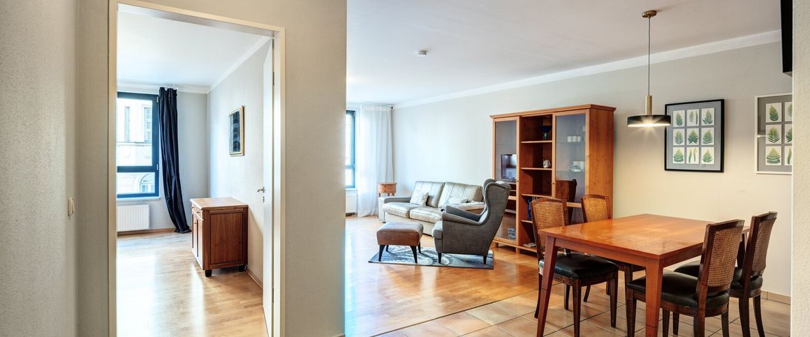 Temporary living in top location in the university district - Photo 1