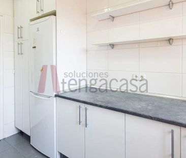 Piso de alquiler en Calle de Valdesangil, Valdezarza - Photo 2
