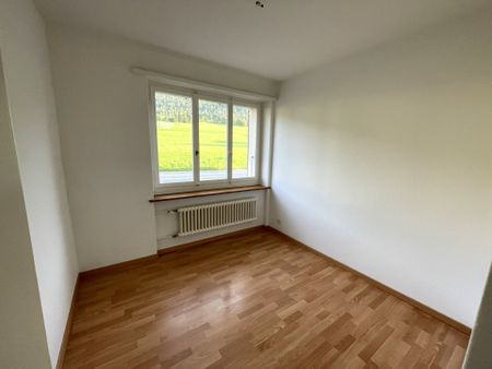 Corgémont, nice 3-room apartment on the ground floor with balcony - Photo 5