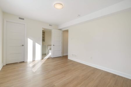 For Lease - 958 Fisher Avenue Unit# B, Carlington - Central Park, Ontario - Photo 3