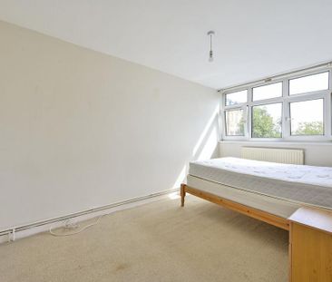 3 bedroom flat to rent - Photo 4