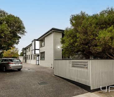 Stylish Comfort in the Heart of Williamstown! - Photo 2