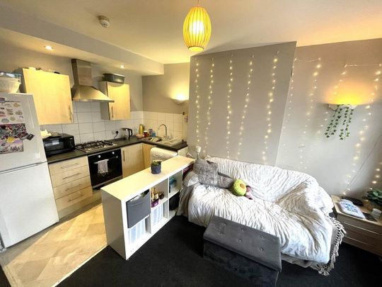 3 bedroom flat to rent - Photo 1